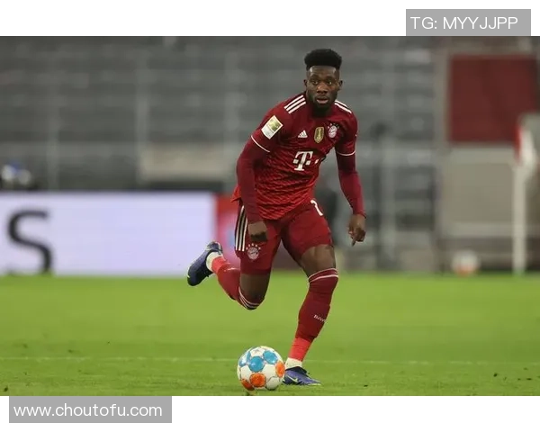 两位足球球星的英文名字翻译与文化差异分析