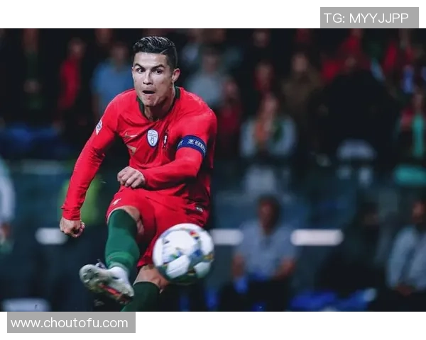 足球巨星泪洒赛场背后 揭示他们不为人知的脆弱与坚韧 足球巨星泪洒赛场背后 揭示他们不为人知的脆弱与坚韧