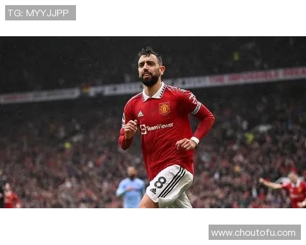 足球迈克闪耀绿茵场展现非凡实力引领球队走向辉煌未来