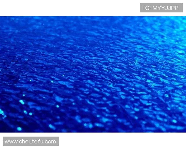 像倒水般流畅的控球艺术从水流之韵看足球球星的灵动之美