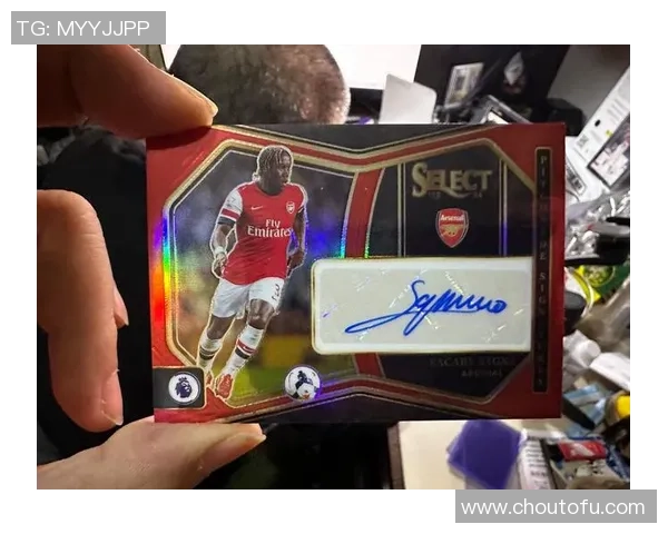 明星拆开足球球星卡的趣味挑战与背后的收藏热潮揭秘