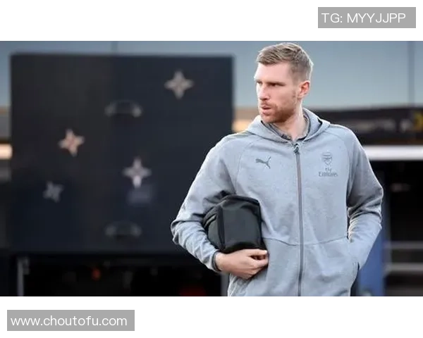 德国足球球星克劳奇的职业生涯与场上表现全面解析