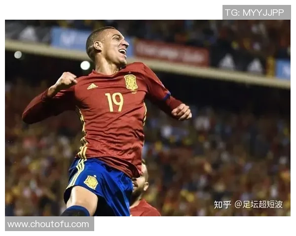 足球偶像球星的辉煌历程与传奇故事:从草根到巅峰的奋斗与荣耀 足球偶像球星的辉煌历程与传奇故事:从草根到巅峰的奋斗与荣耀